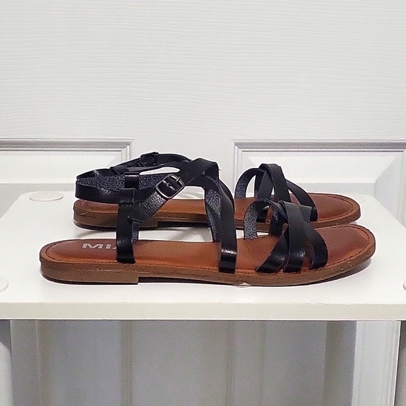 Mia strappy sandal - Picture 4 of 7